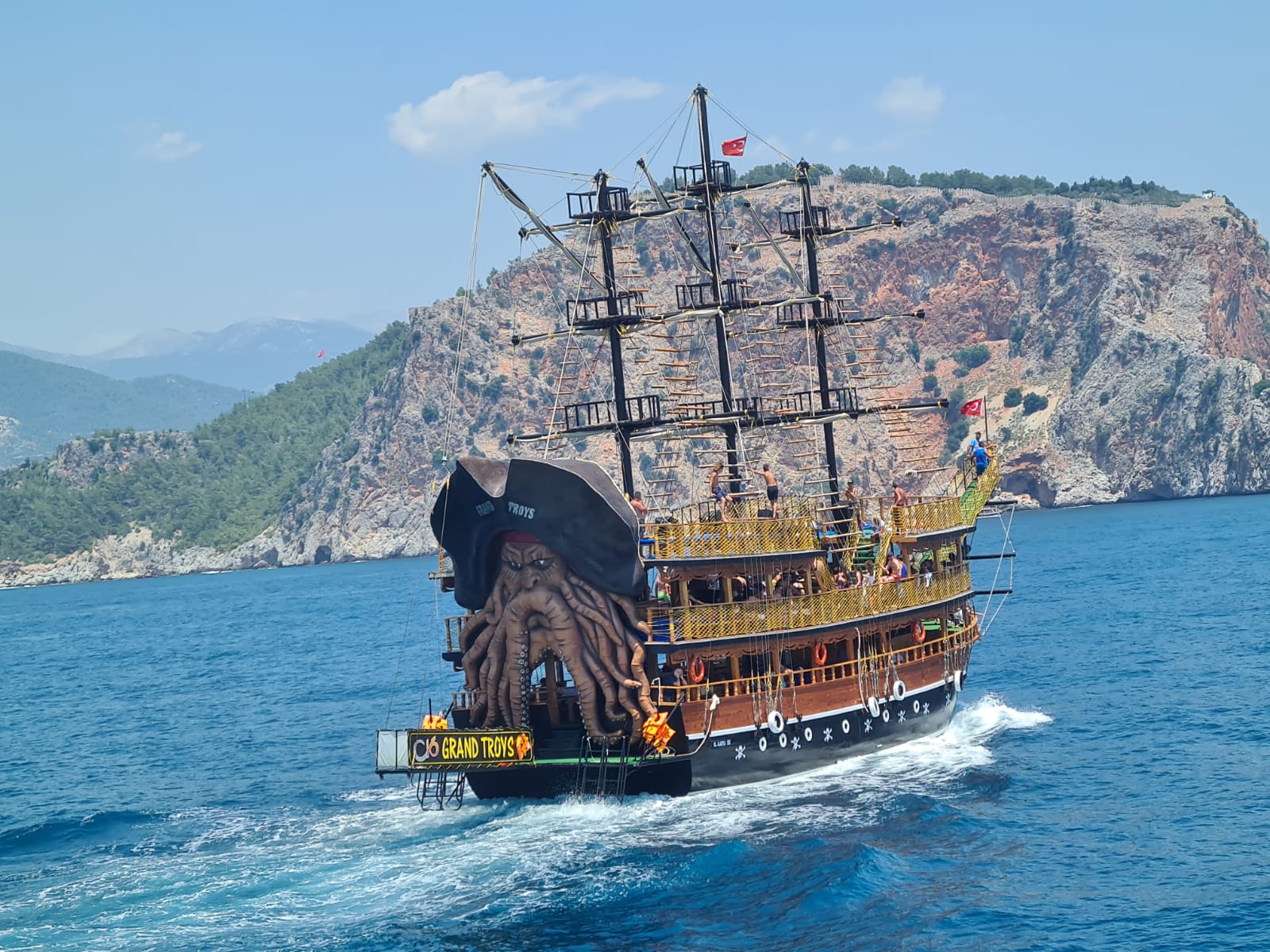 Морская прогулка на Пиратской Яхте - Аланья
